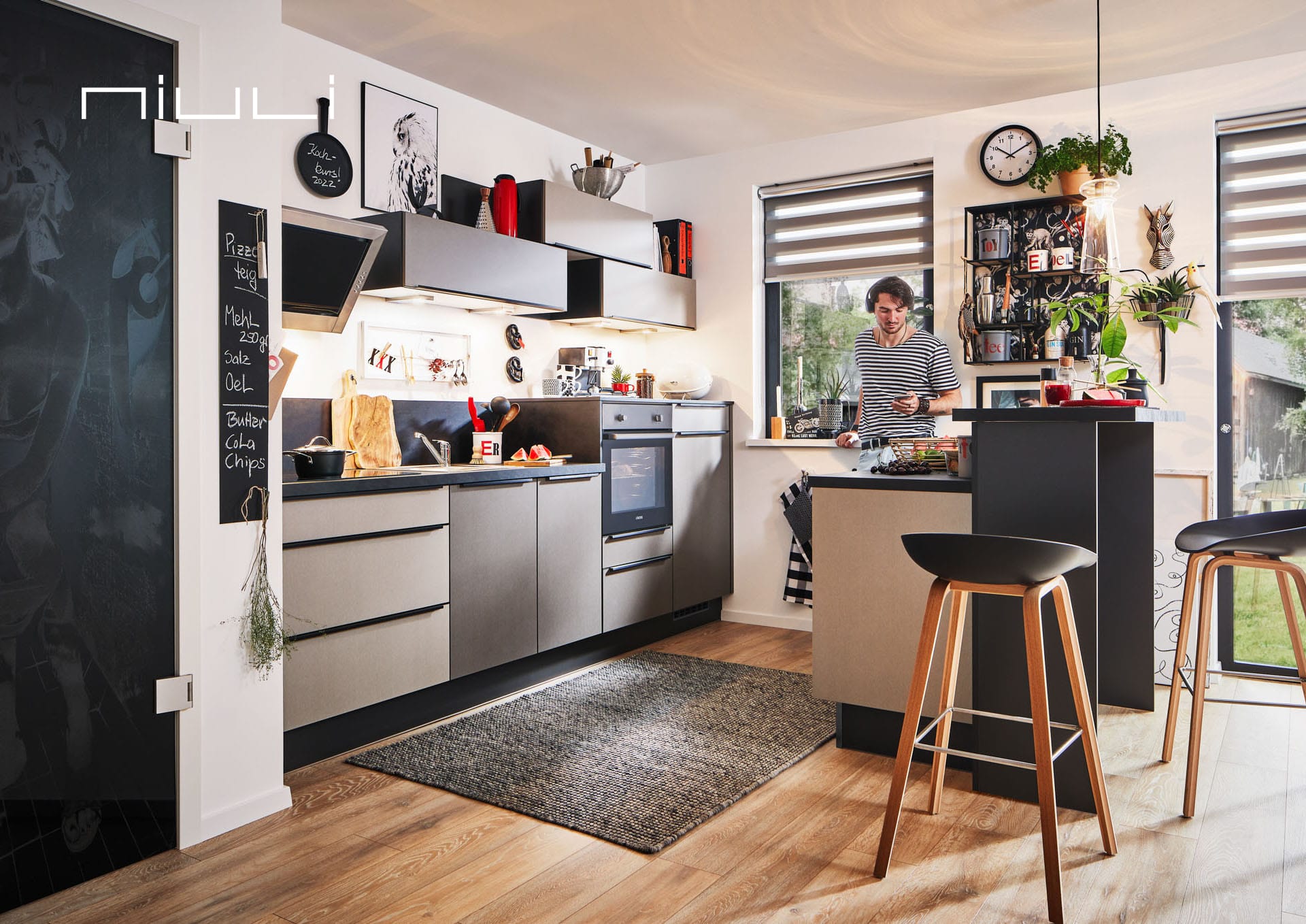 PN205 | 685 Alux Caviar & 684 Alux Champagne