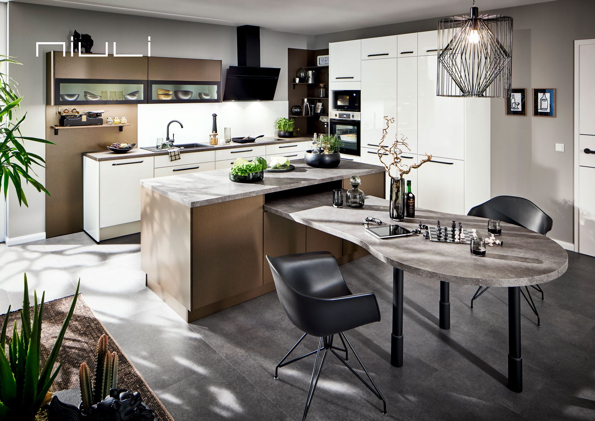 PN220 | 653 High-gloss white & 693 Bronze